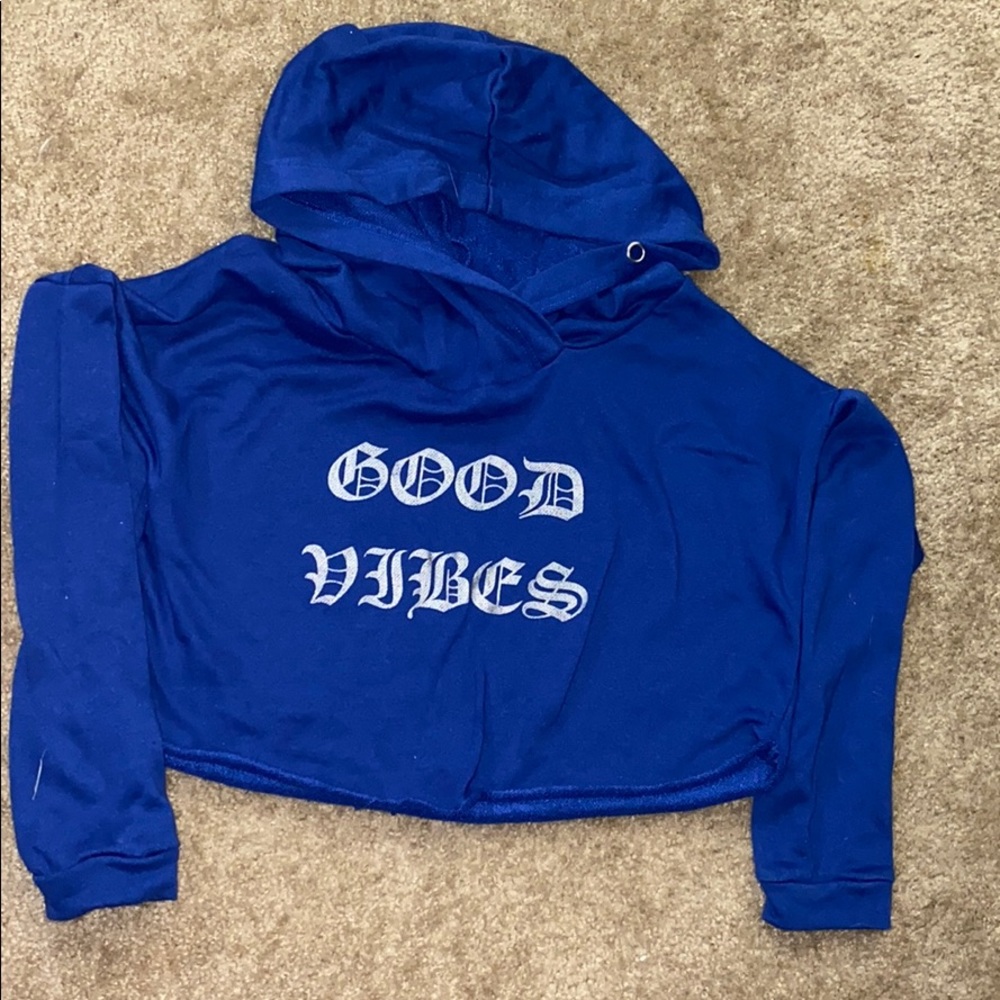 Thick fabric hoodie that says good vibes❤️
